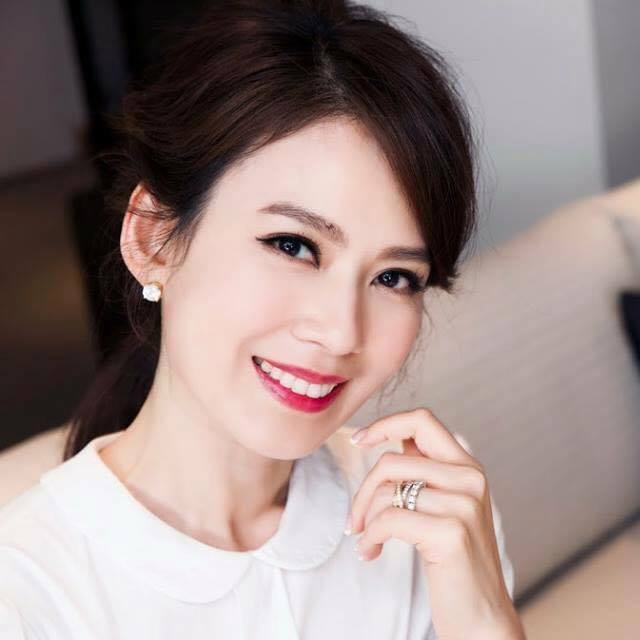 媽咪忙裡偷閒這樣做:「按摩+敷臉+自信」展現美麗。
